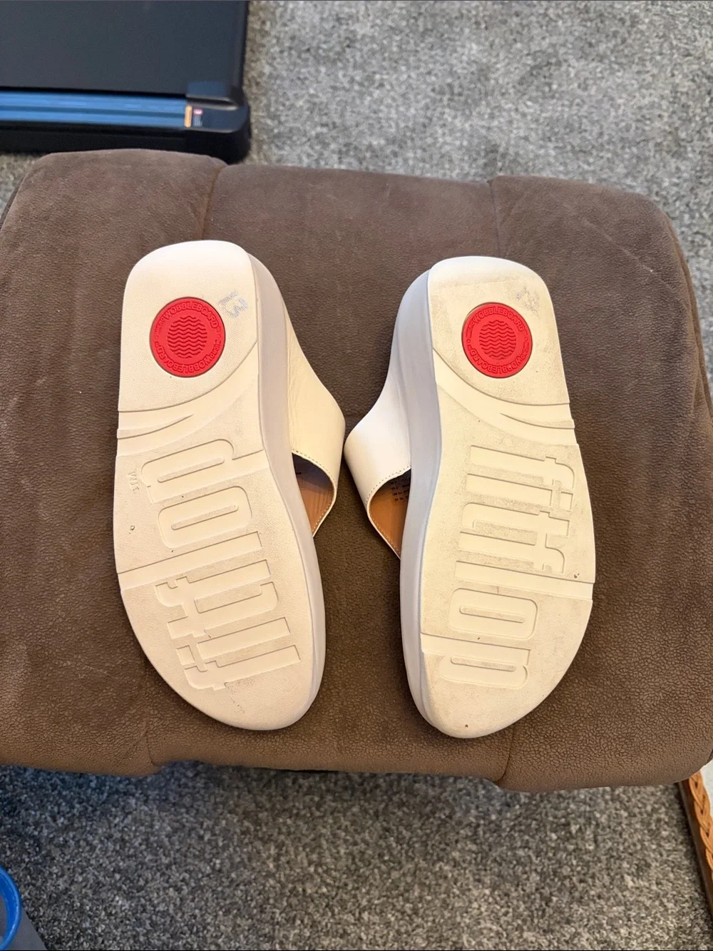 Fitflop Cream Leather Thong Sandals with Tan Footbed
